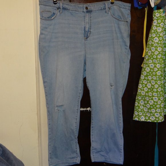 Universal Thread Distressed Cropped Jeans - Picture 1 of 7